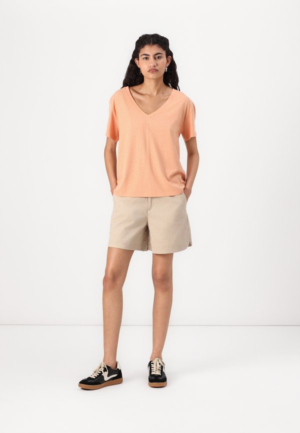 DOCKERS DEEP V NECK TEE