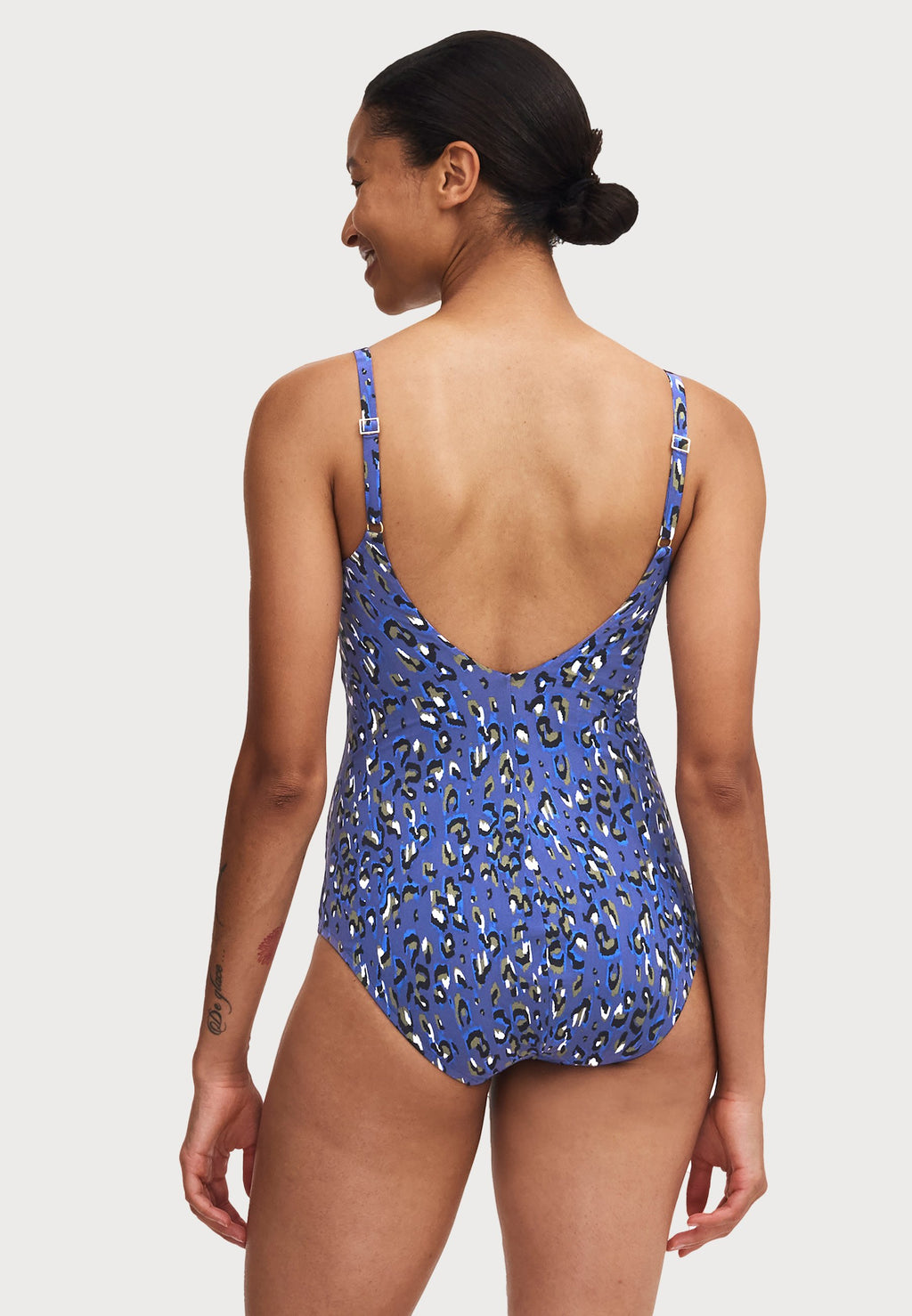 COVERING UNDERWIRED SWIMSUIT Media 4