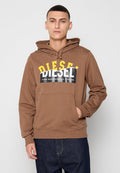 Brauner Hoodie mit Kängurutasche, featuring auffälligen gelben und schwarzen "DIESEL" Schriftzug. Weicher Stoff, verstellbare Kapuze mit Kordelzug und gerippte Bündchen.