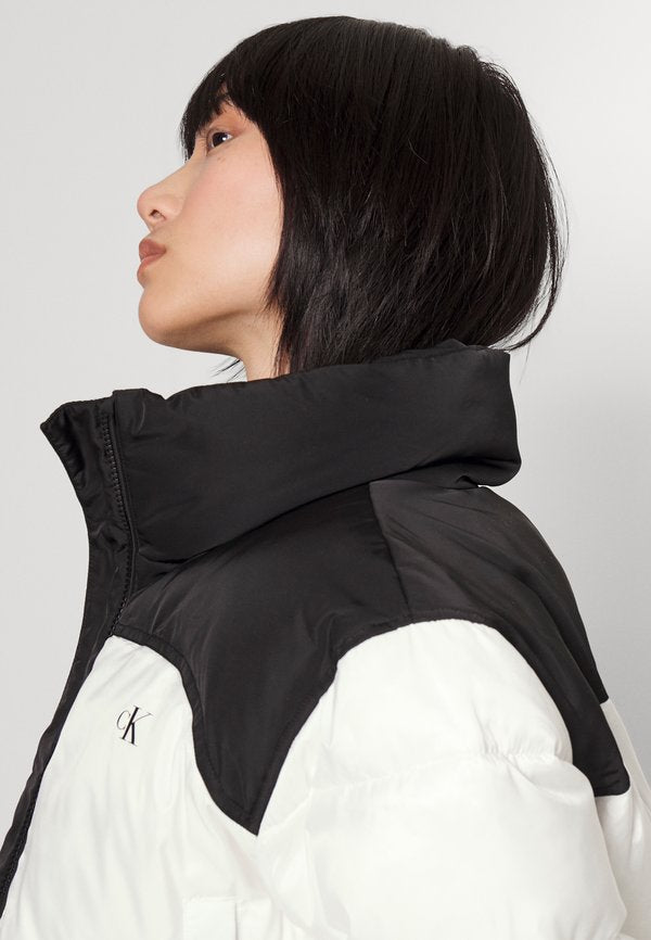 Calvin Klein Jeans BLOCKED CROPPED PUFFER