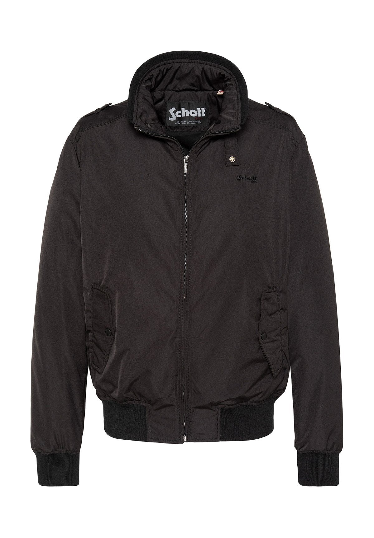 Schwarze Bomberjacke mit Reißverschluss, gerippten Bündchen und Saum, Klappentaschen und Stehkragen, mit Schott-Logo auf der Brust und innen im Kragen.