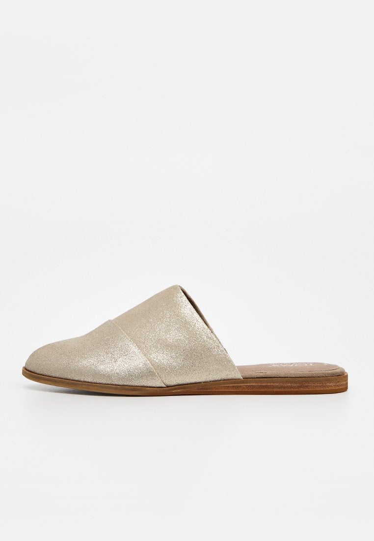 TOMS JADE
