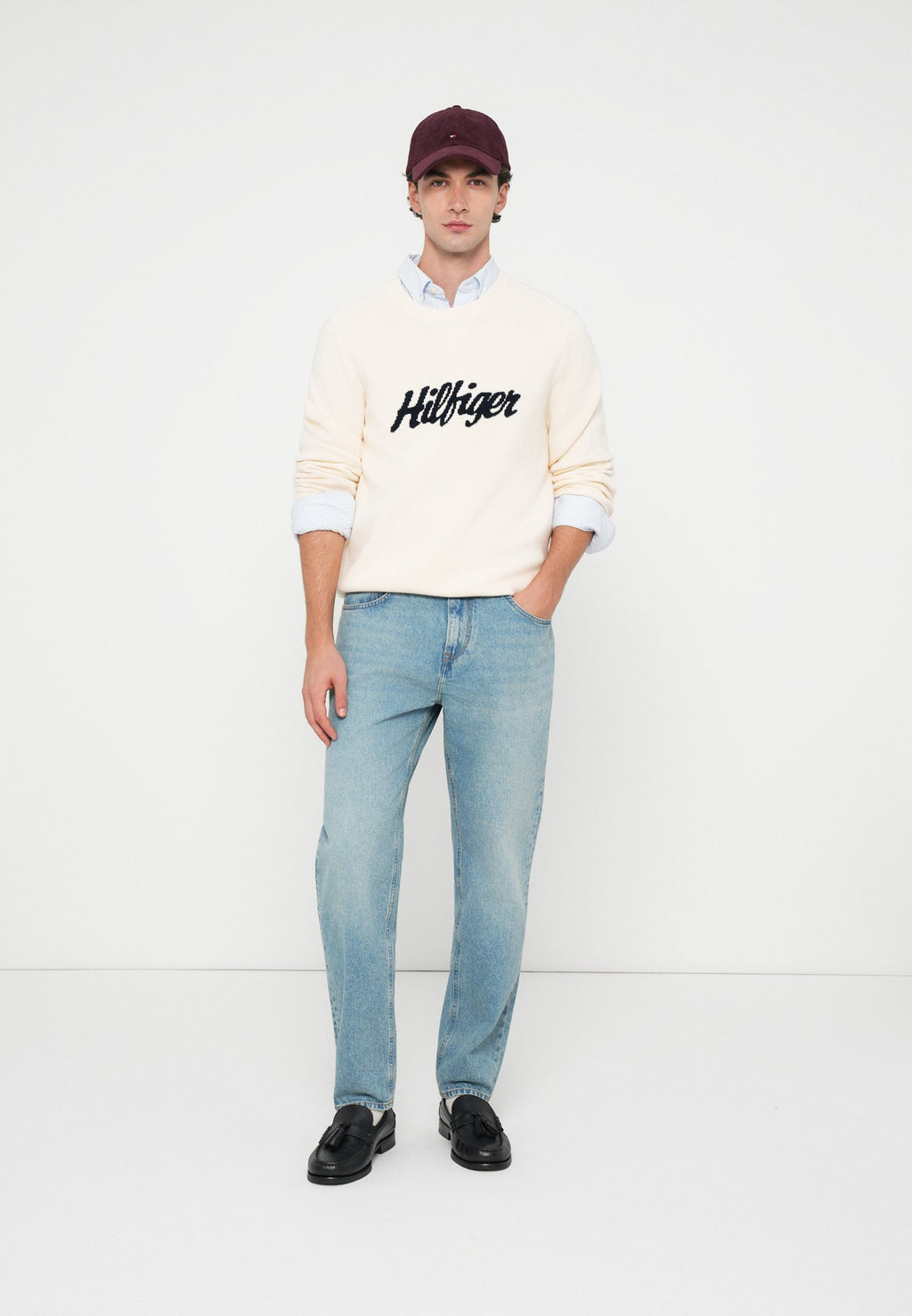 SEASONAL GRAPHIC C NECK Media 2