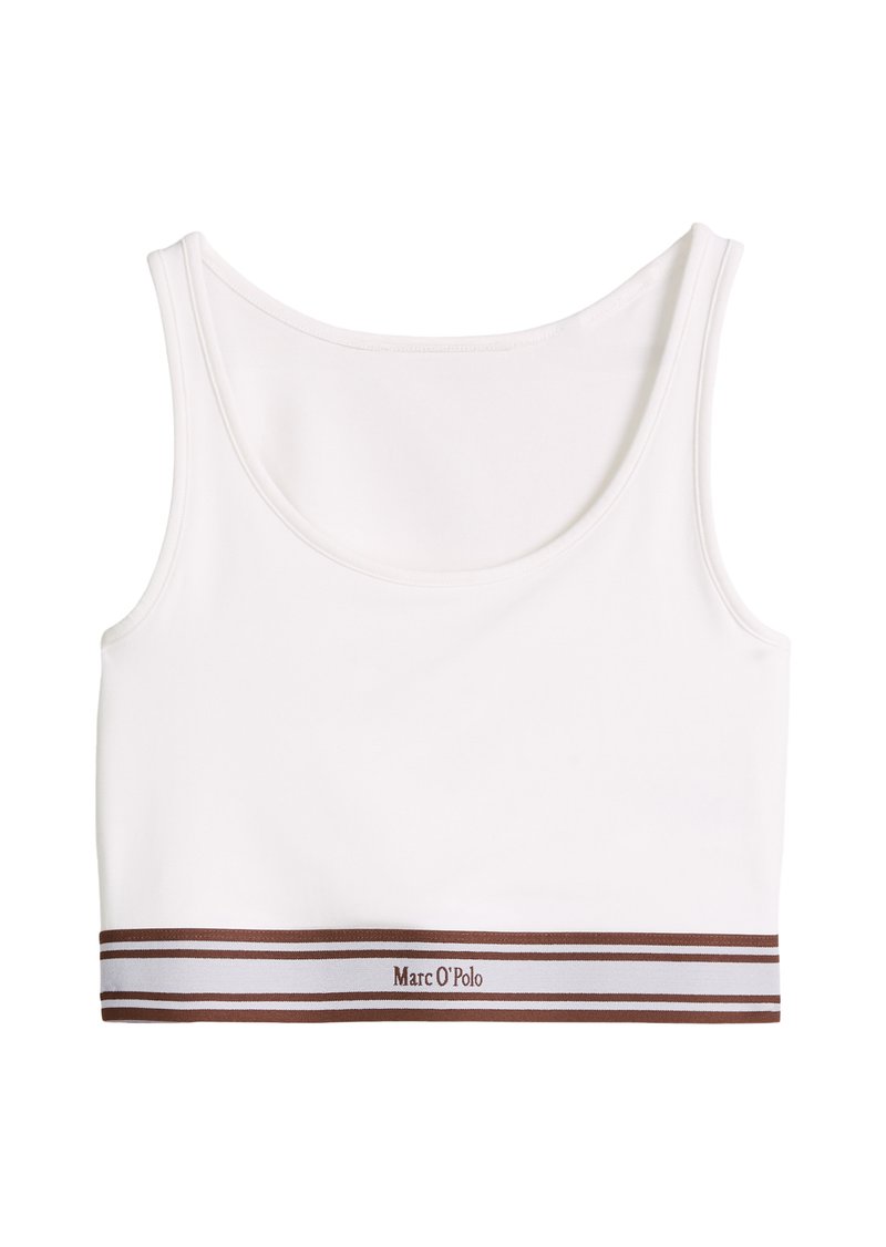 Weißes kurzes Tanktop mit Rundhalsausschnitt und braun gestreiftem elastischem Saum mit mittig platziertem Schriftzug „Marc O'Polo“.