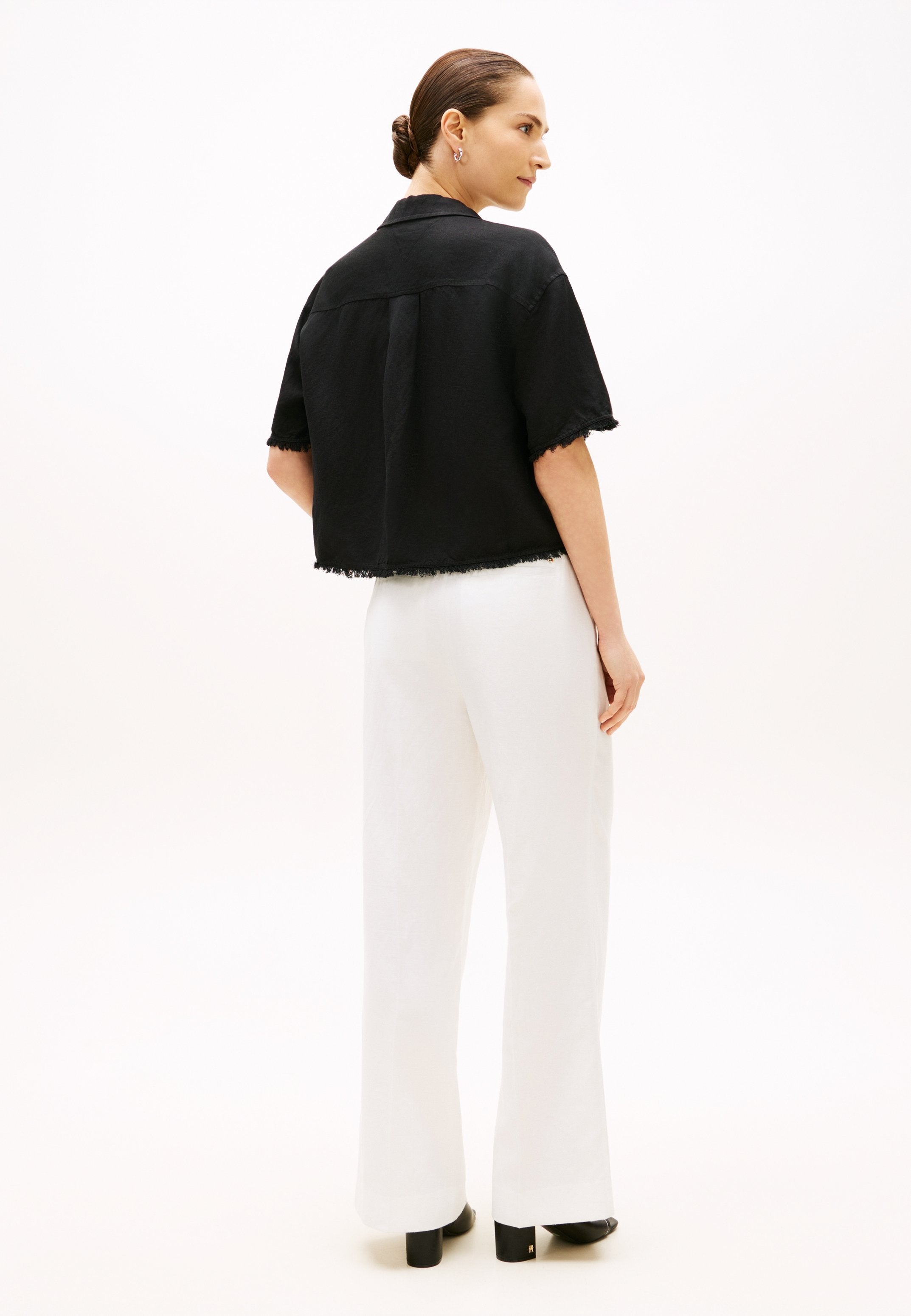 RELAXED FIT FRAYED LINEN BLEND SHIRT Media 4