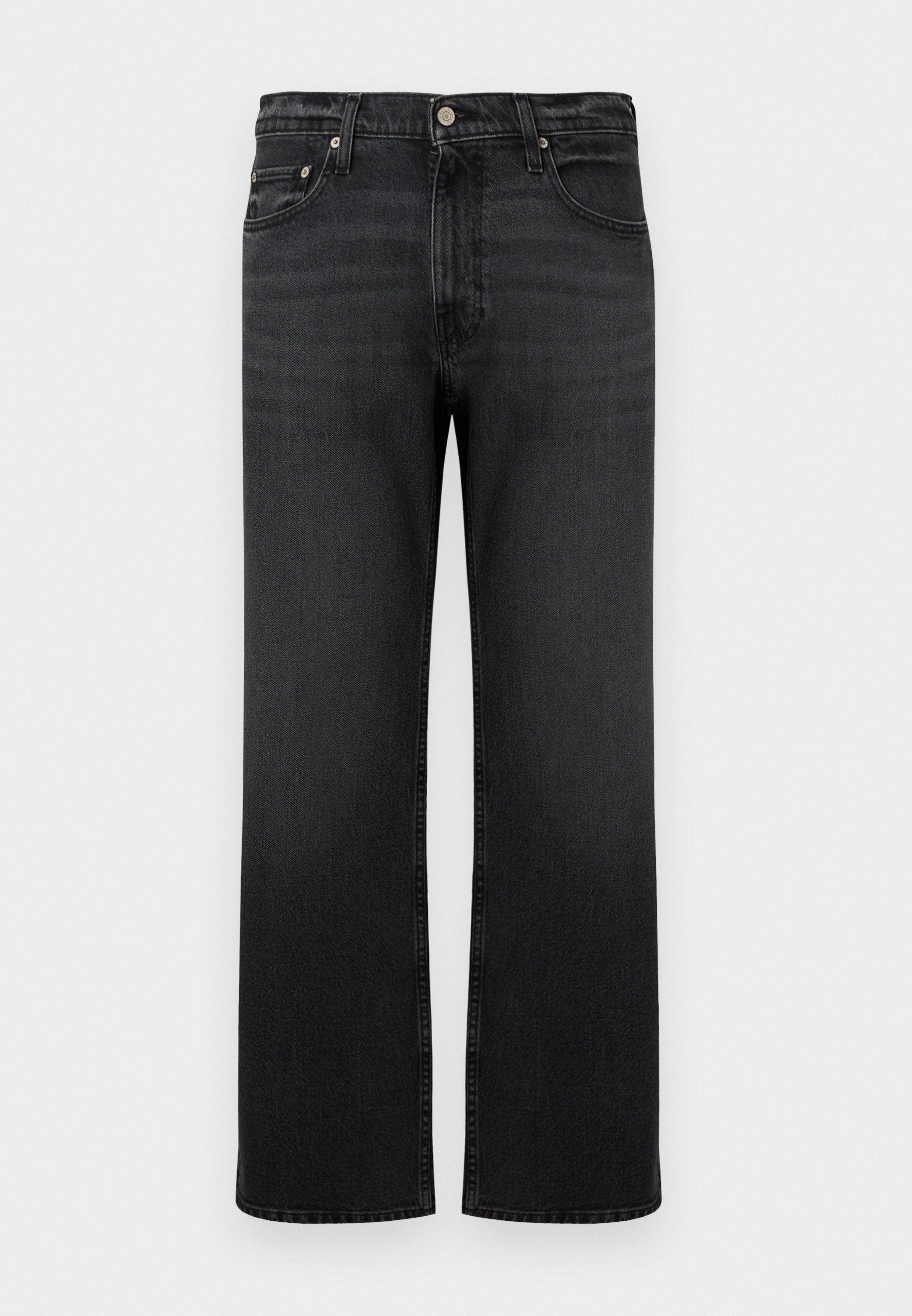 Schwarze Straight-Leg-Jeans mit frontalem Knopf- und Reißverschluss, fünf Taschen und dezentem verwaschenem Detail an Oberschenkeln und Knien.