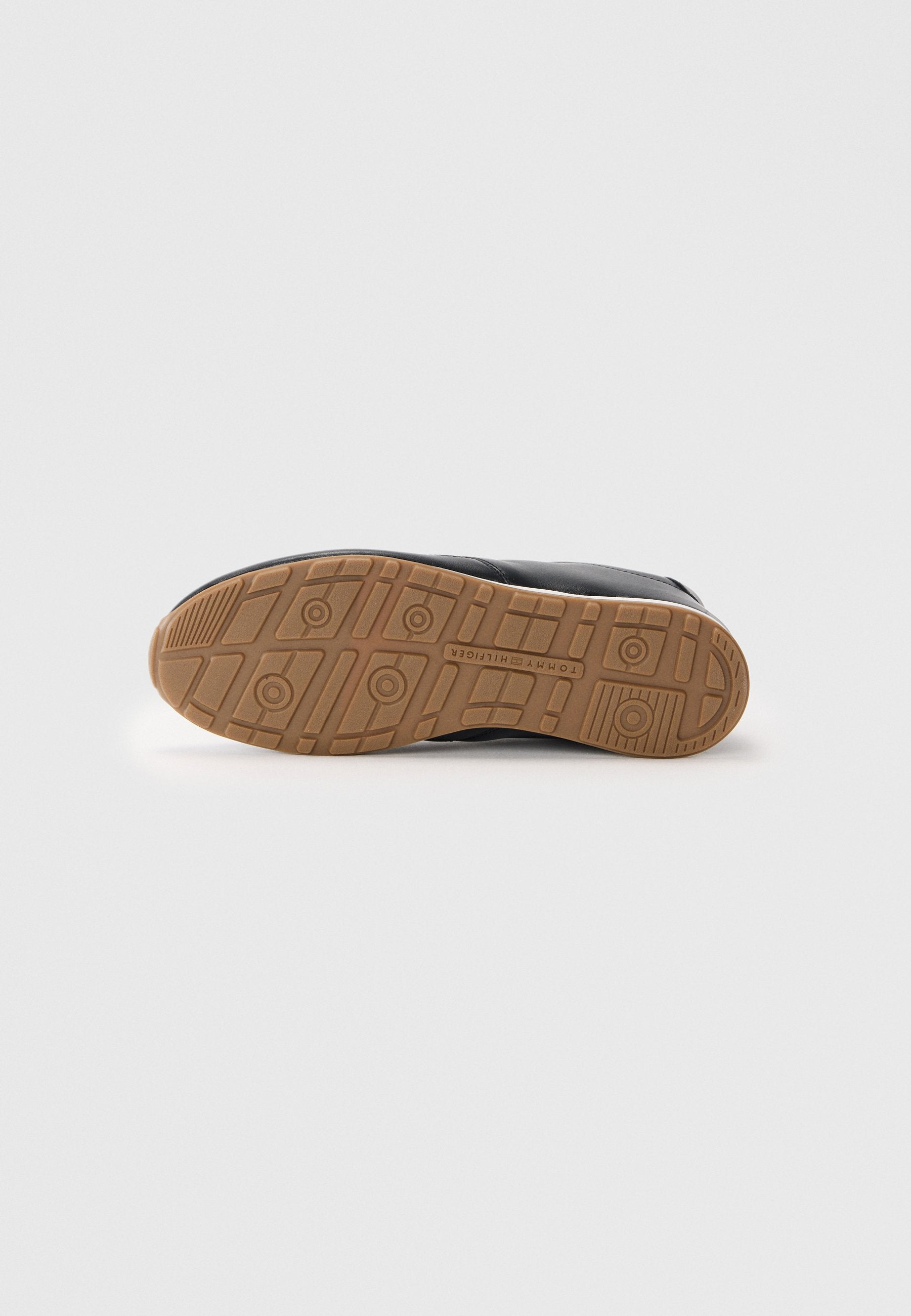 LOW PROFILE LOGO LEATHER TRAINERS Media 6
