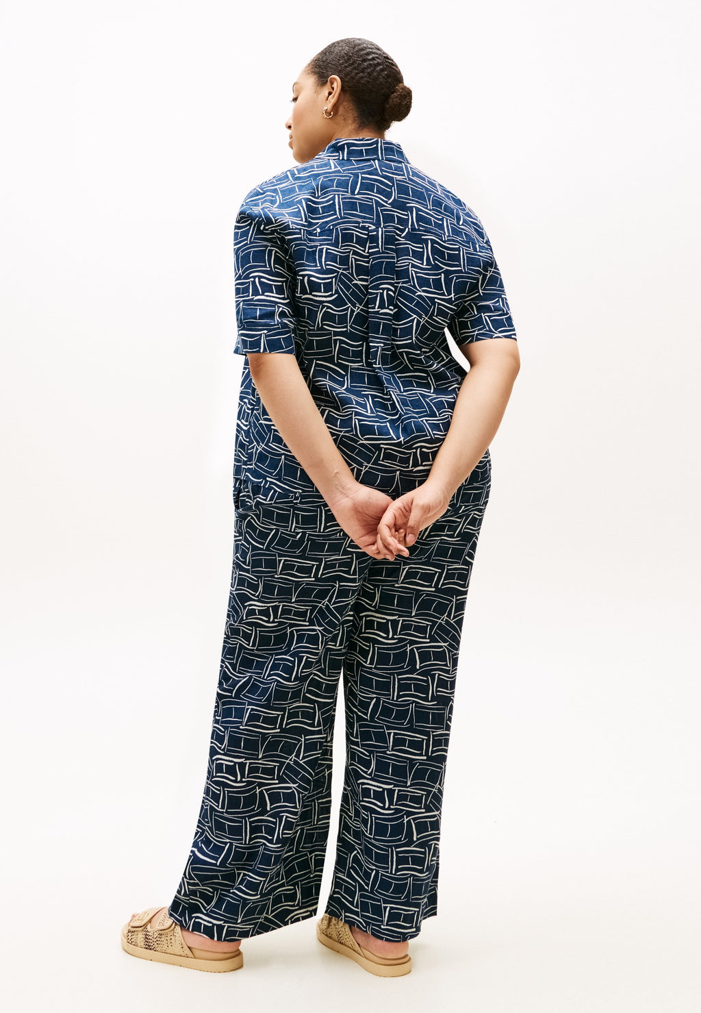 CURVE RELAXED FIT PURE LINEN SHIRT Media 4