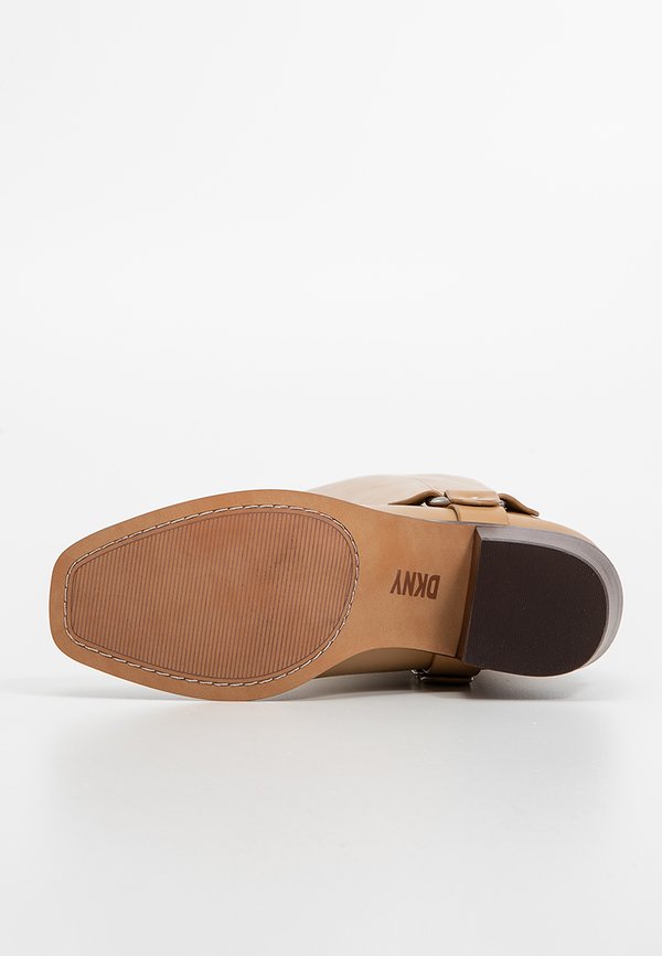 DKNY STACE
