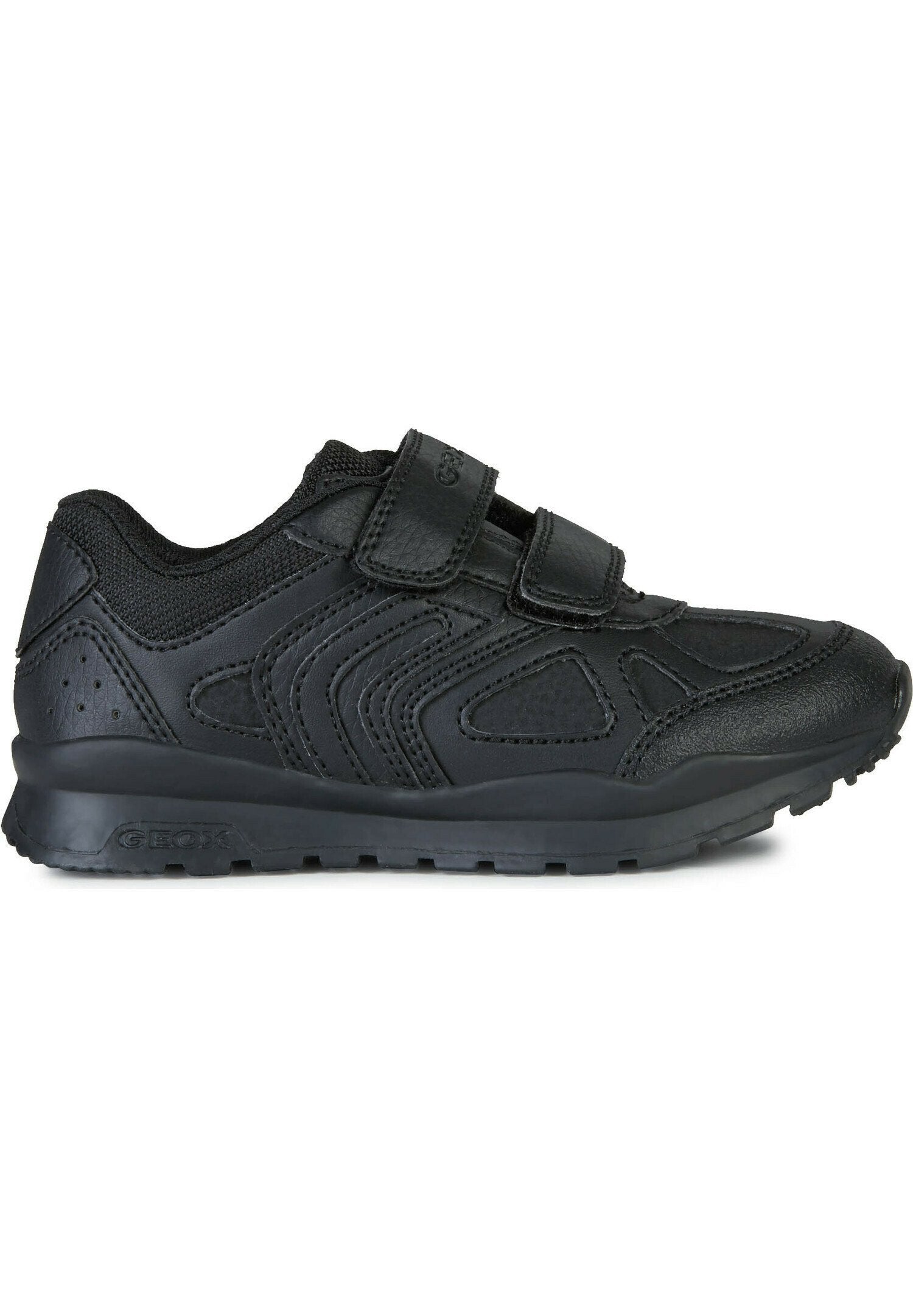 Schwarze Sportschuhe aus synthetischen und Mesh-Materialien, ausgestattet mit zwei Klettverschlüssen, strukturierten Akzenten und einer Gummisohle mit Grip-Muster.