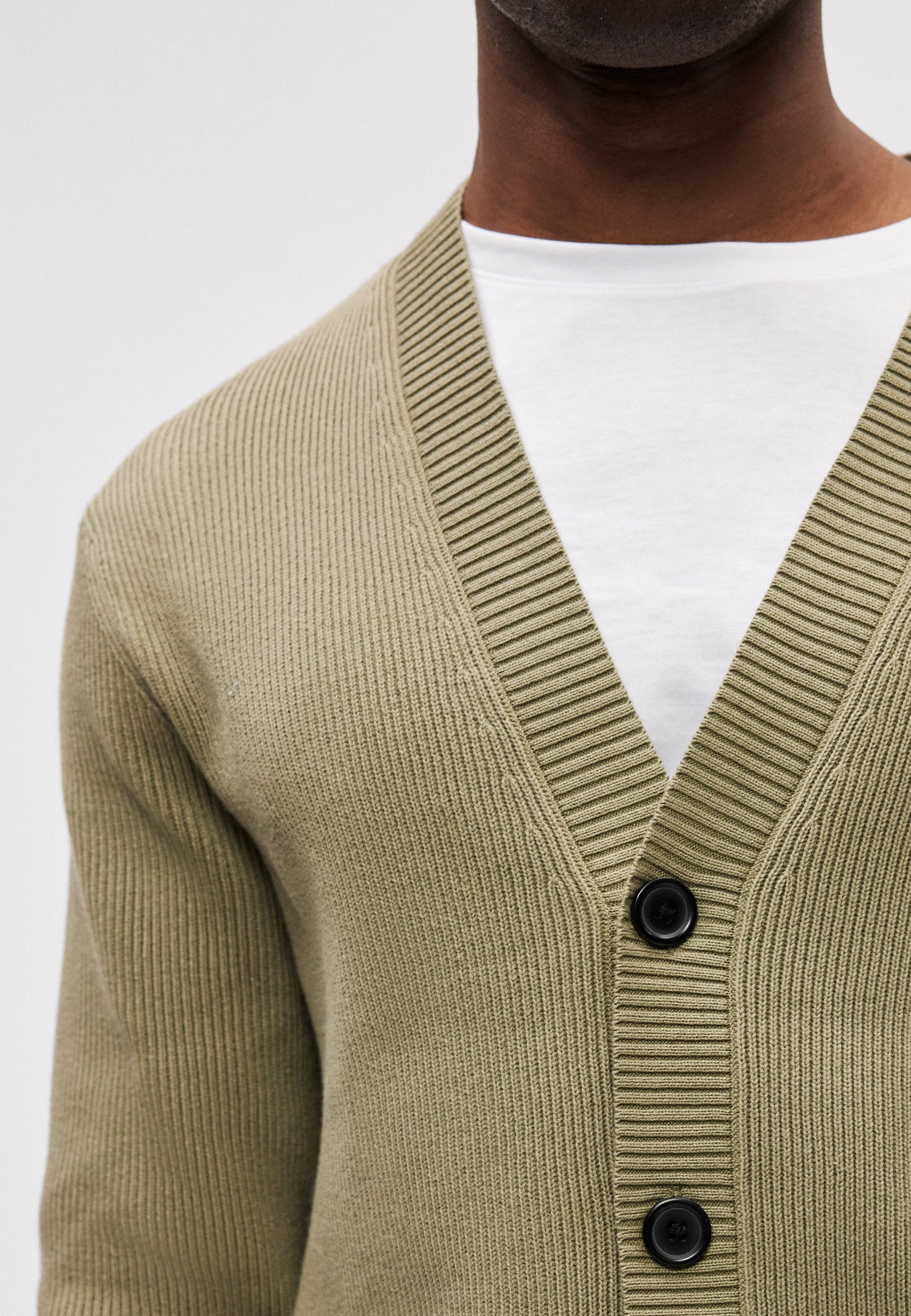 BUTTON CARDIGAN Media 8