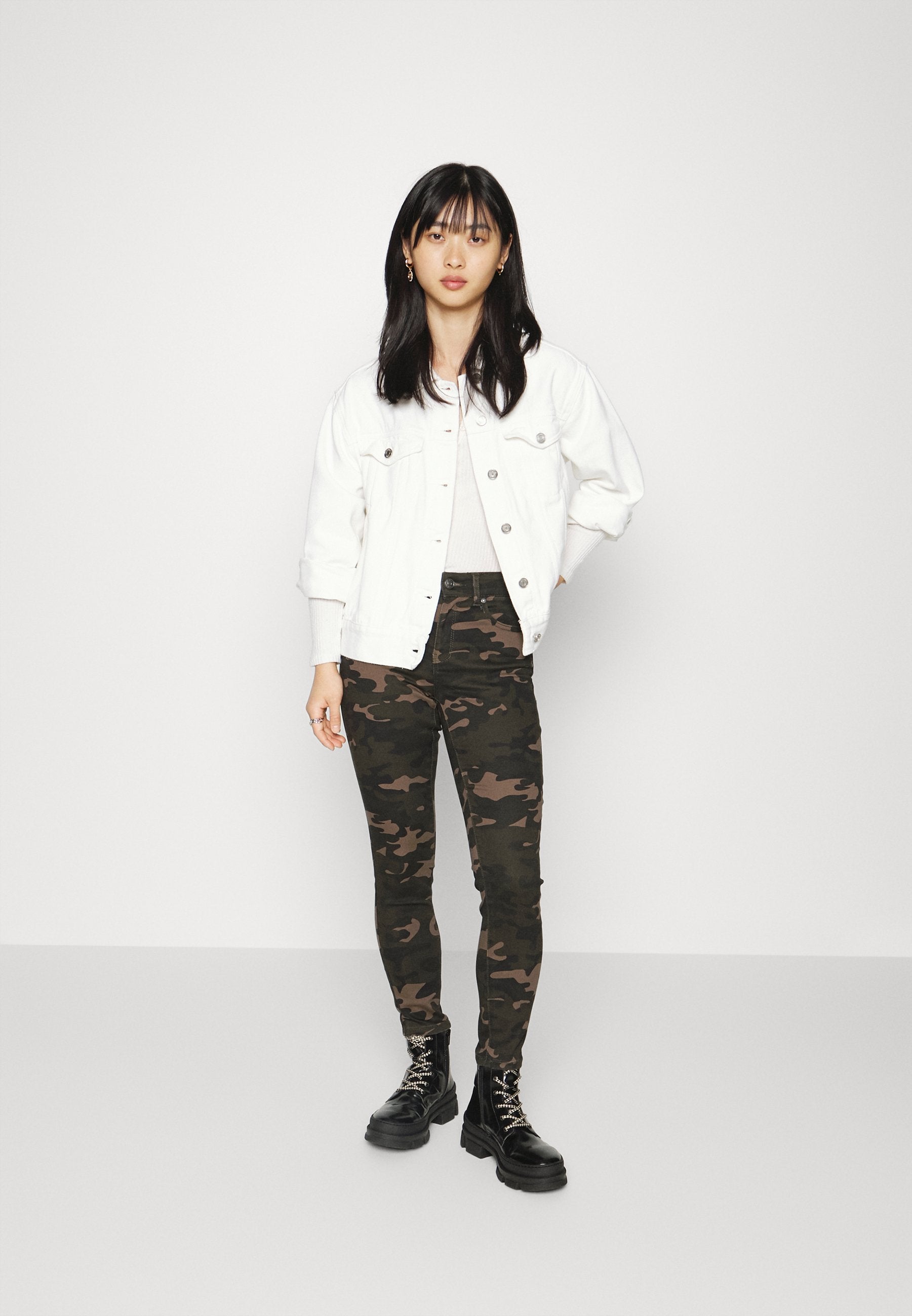 ONLNINE ESTER PANTS Media 2