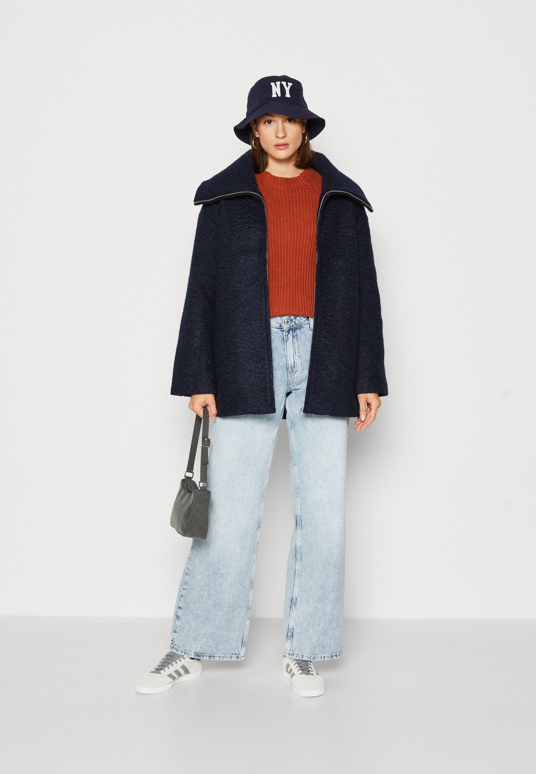 ONLASTA ZIP COAT Media 2