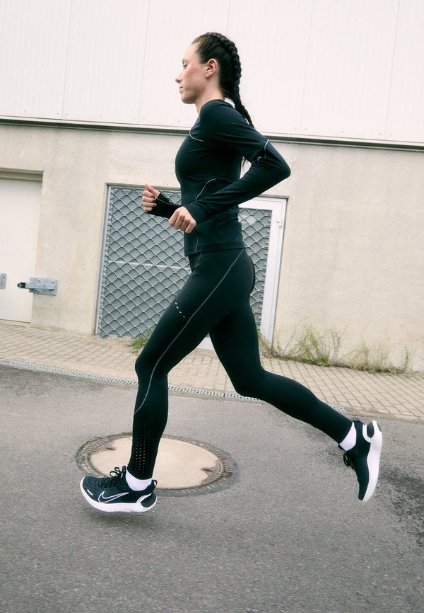 Nike Performance SWIFT