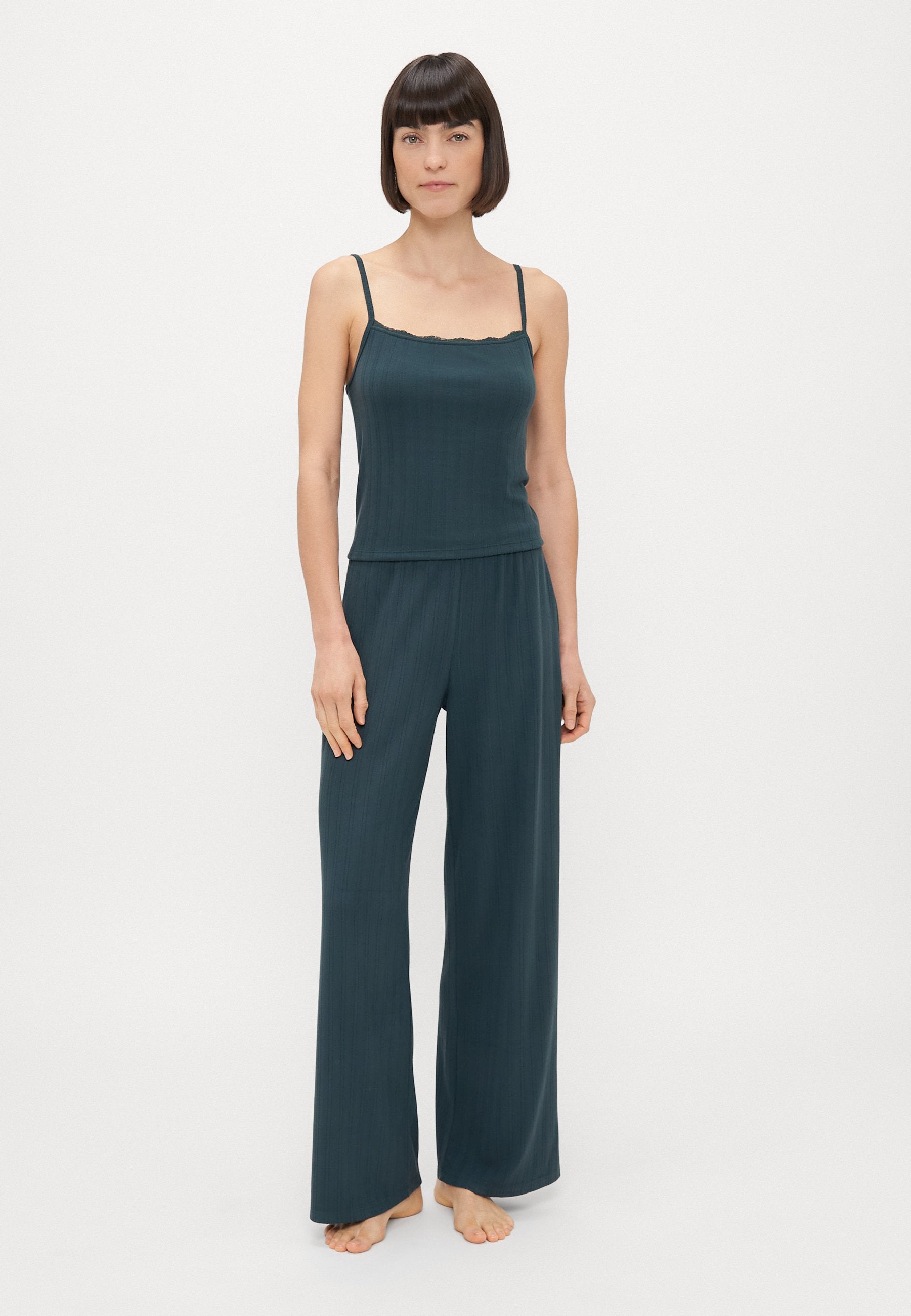 Abercrombie & Fitch POINTELLE CAMI
