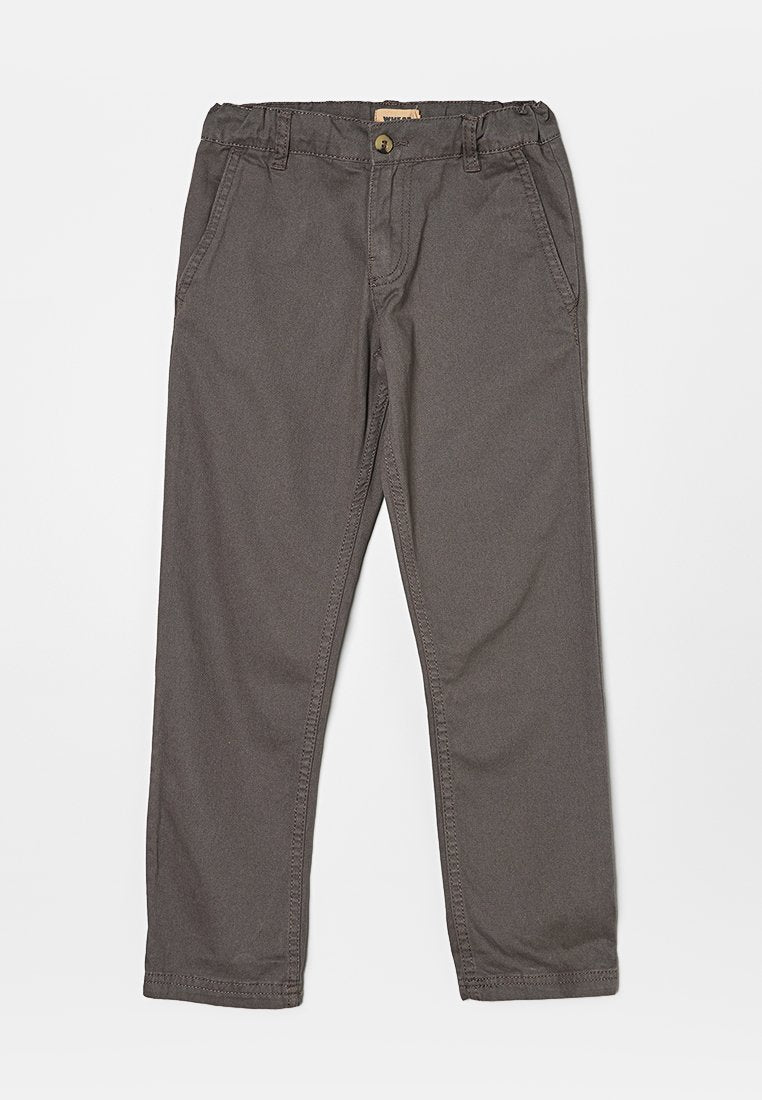 Graue Baumwollhose mit glatter Textur, ausgestattet mit einem Knopfverschluss, Gürtelschlaufen und Seitentaschen. Schlichtes Design ohne Muster.