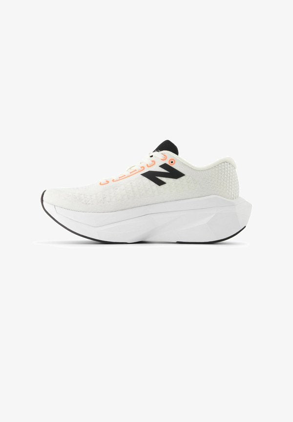 New Balance FUELCELL SUPERCOMP TRAINER V3 - Trainers - sea salt urgent red