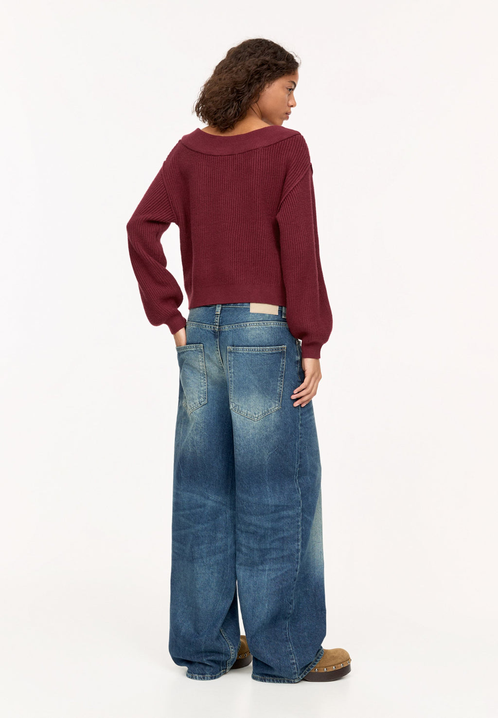 PULL&BEAR PURL WITH A V-NECKLINE