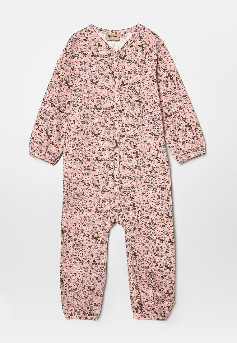 Rosa jumpsuit mit Blumendruck, langärmlig, mit elastischen Bündchen und einem Druckknopfverschluss vorne. Hergestellt aus weichem Material mit leicht strukturiertem Finish.
