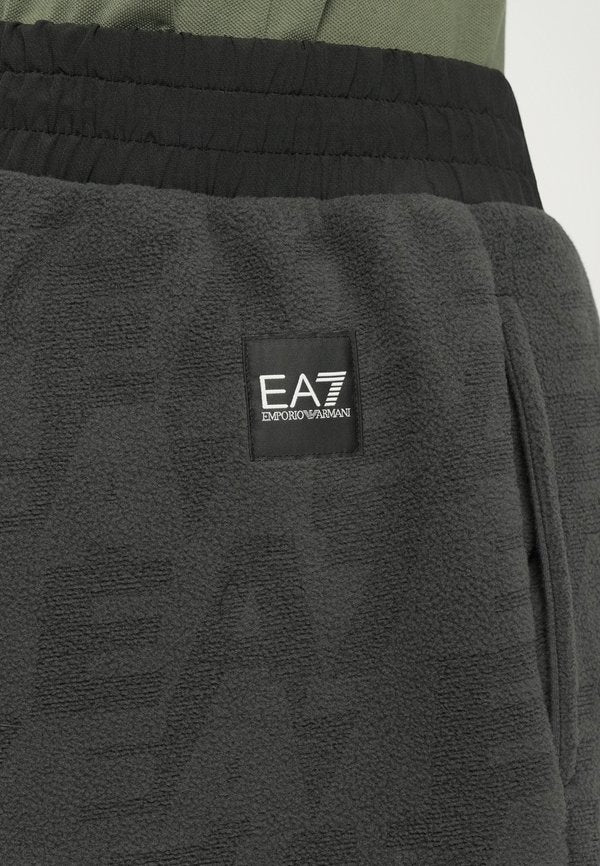 EA7 Emporio Armani TRAIN LOGO SERIES PANTS