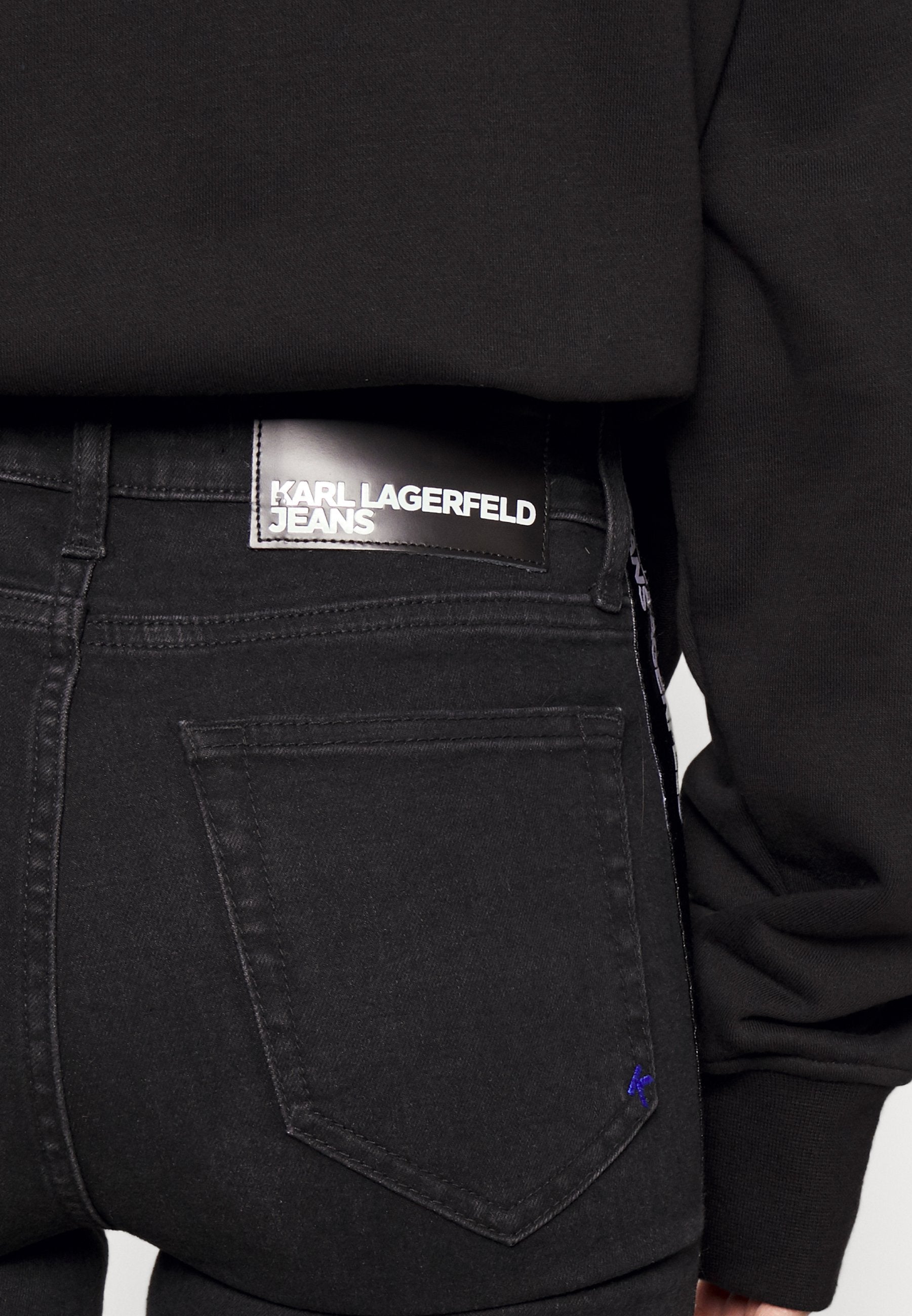 SKINNY LOGO Media 6