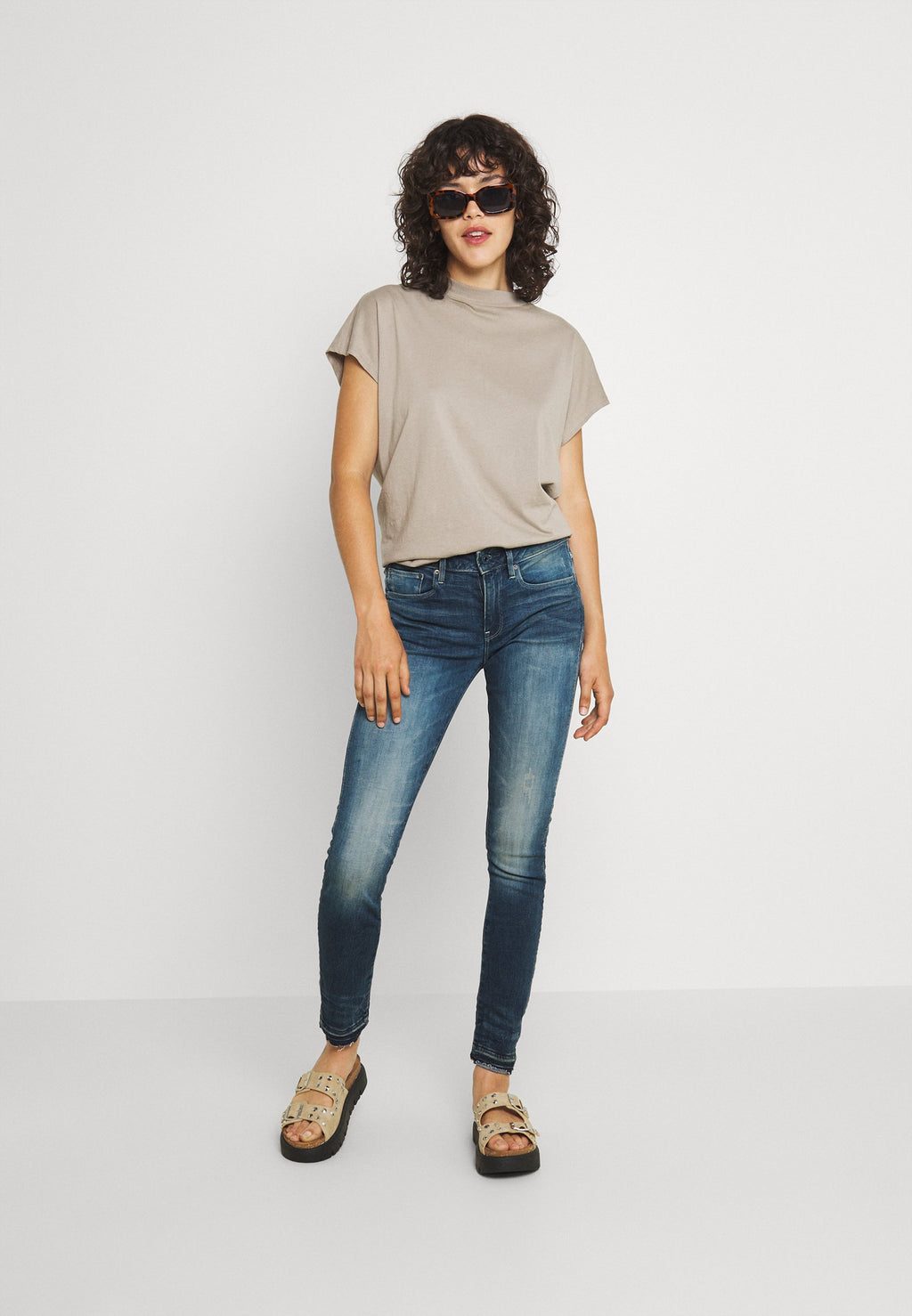 3301 MID SKINNY ANKLE Media 2