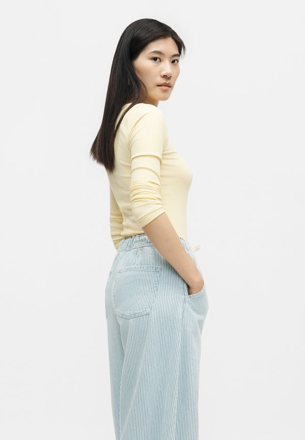 Gap Tall HORSESHOE EASY RAILROAD STRIPE