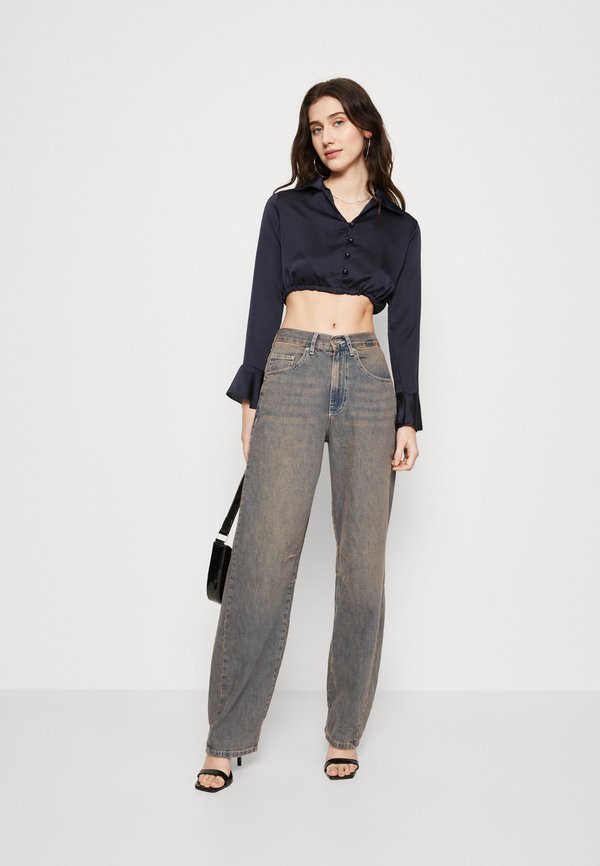 WAL G. LIZA BUTTON CROP