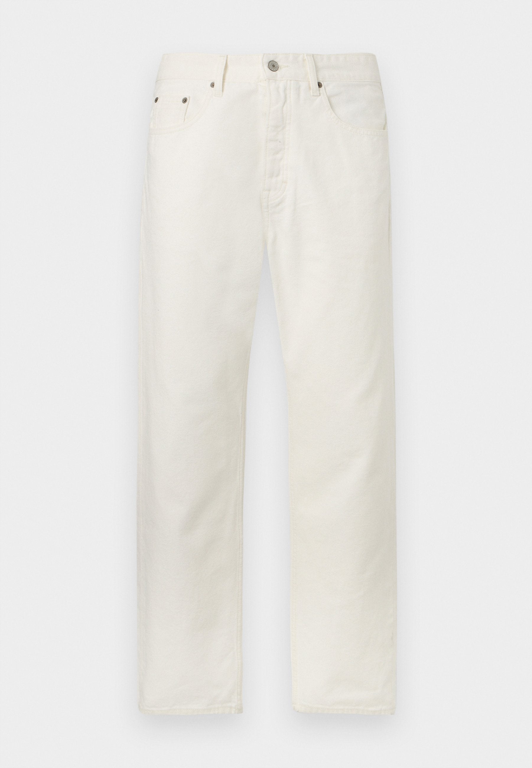 Off-white Jeans mit geradem Bein, fünf Taschen, Knopfverschluss und Gürtelschlaufen, flach auf weißem Hintergrund dargestellt.