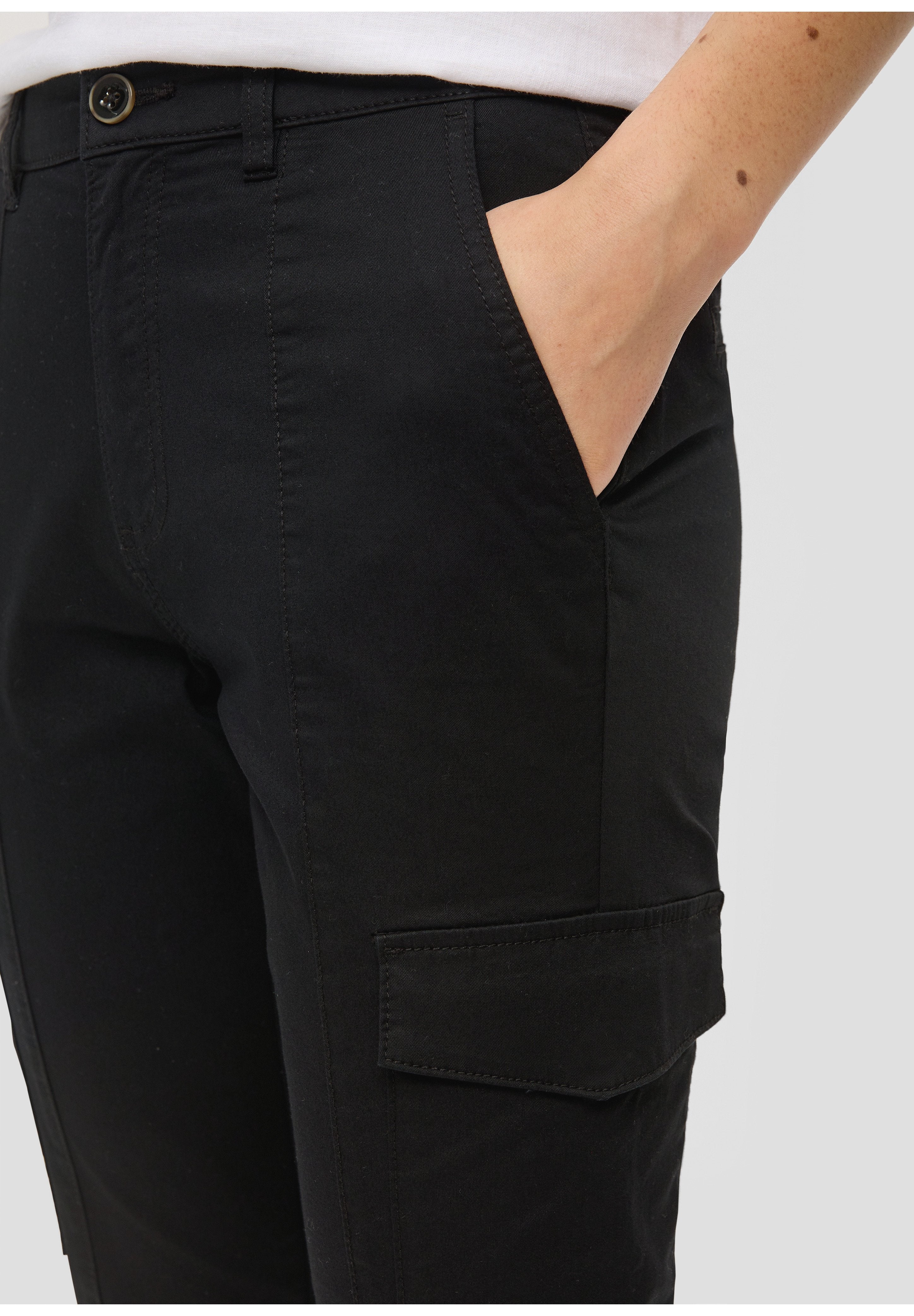 CHINOHOSE MIT CARGOTASCHEN Media 6