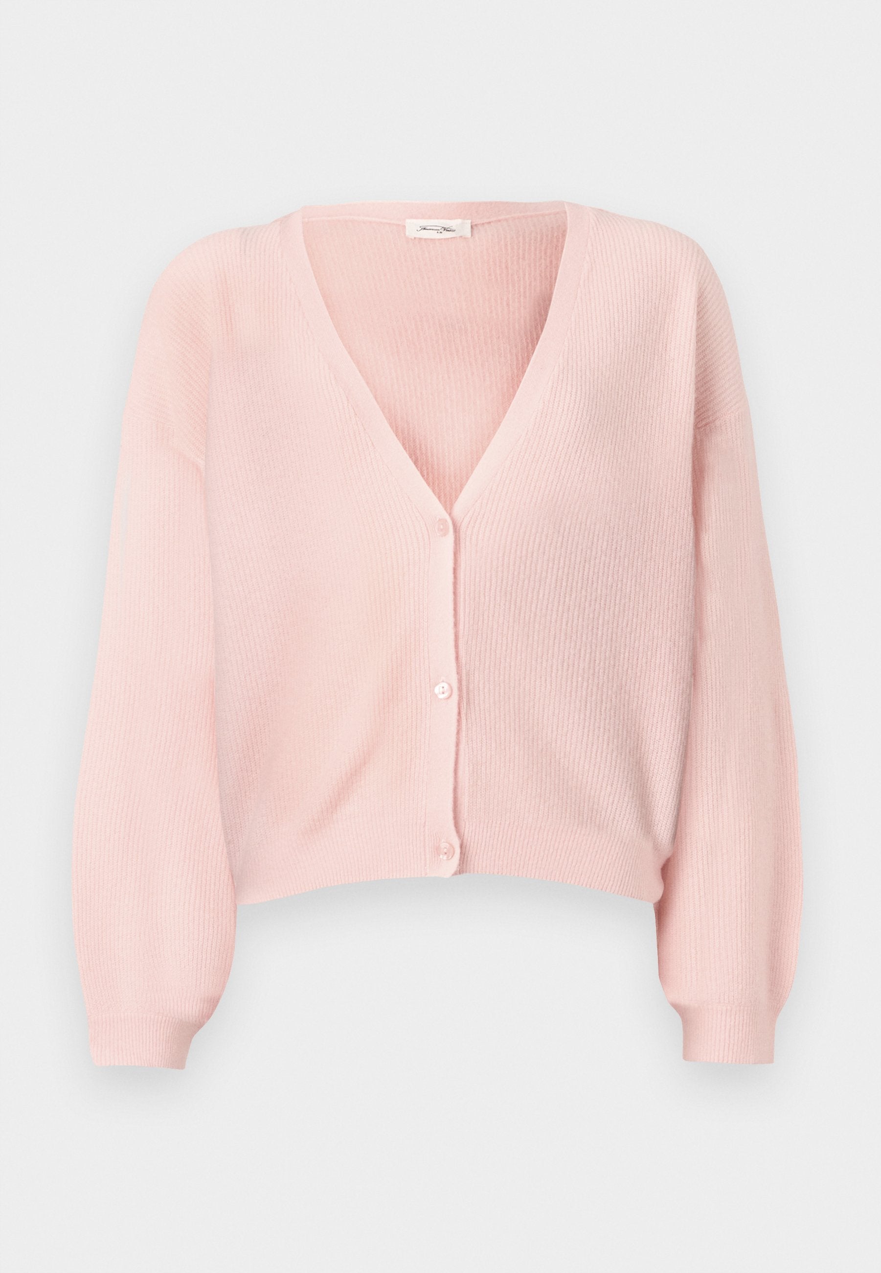 Helles pinkfarbene, gerippte Strickjacke mit V-Ausschnitt, langen Ärmeln und fünf Knöpfen auf der Vorderseite; weiche Textur und verkürztes Design.