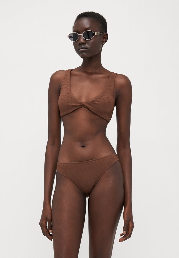 Roxy LAGOS MODERATE