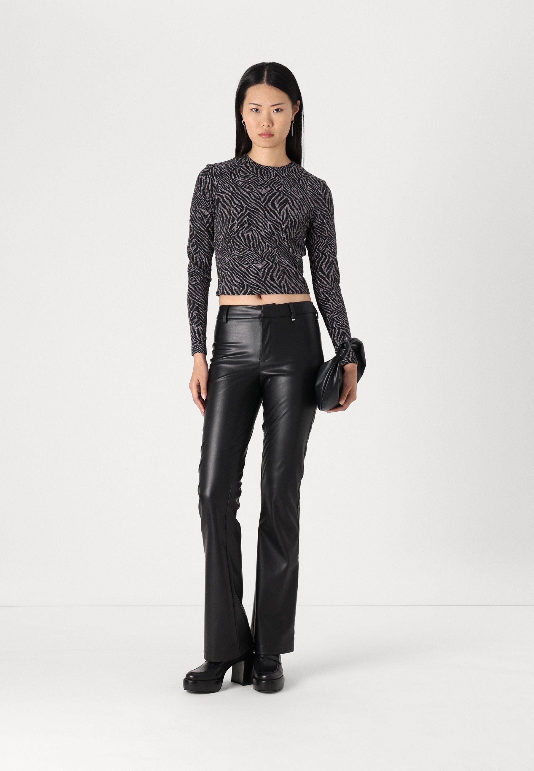 ONLBLAKE FLARED PANT Media 2