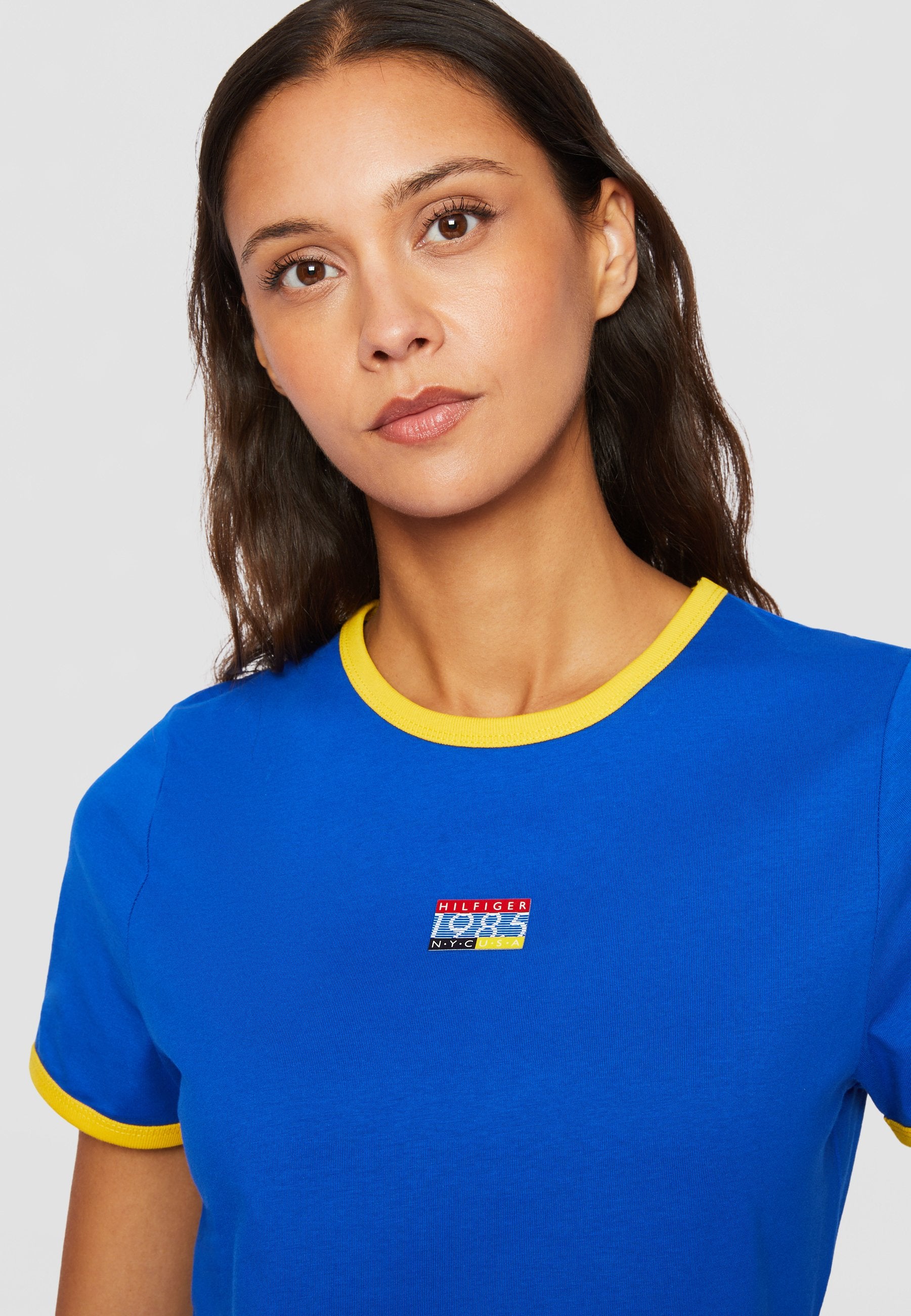 EXCLUSIVE HILFIGER TEAM Media 6