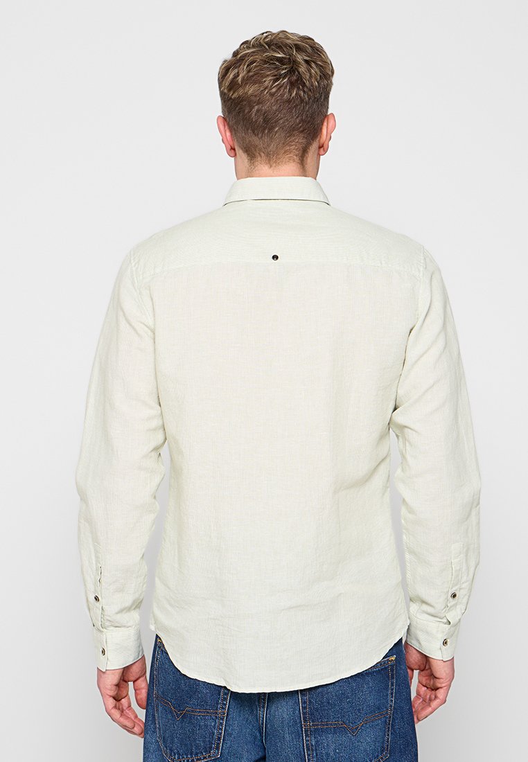 REGULAR FIT Media 3