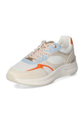 Sneaker mit einer Mischung aus beigem Mesh, hellblauen Akzenten, orangefarbenen Details und strukturiertem Leder, mit gemusterten Schnürsenkeln und einer gepolsterten Sohle.