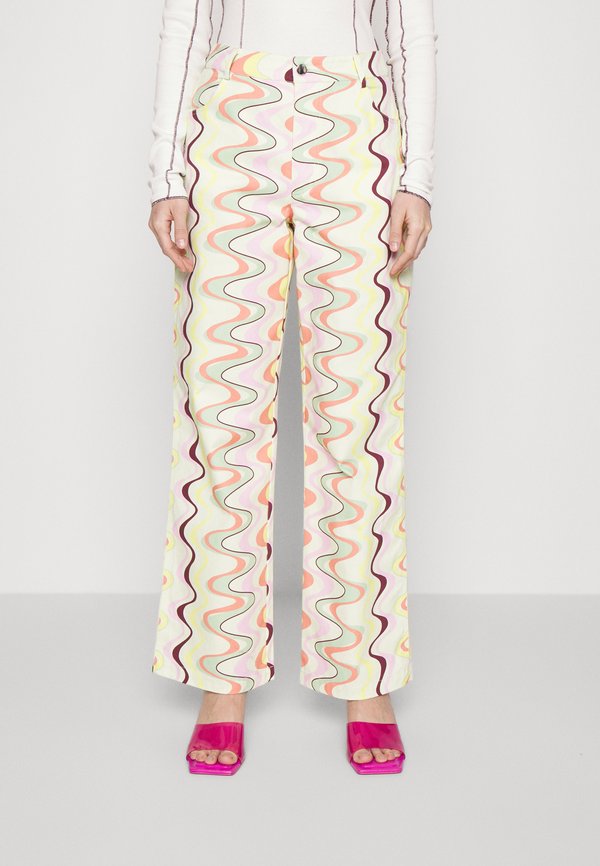 Résumé LILLYRS PANTS