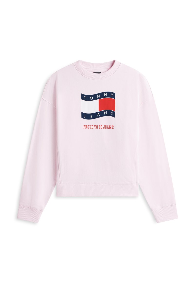 Hellrosa langärmiges Sweatshirt mit "Tommy Jeans"-Logo in Marineblau, Weiß und Rot sowie dem Schriftzug "Proud to be Jeans!" in Rot darunter.