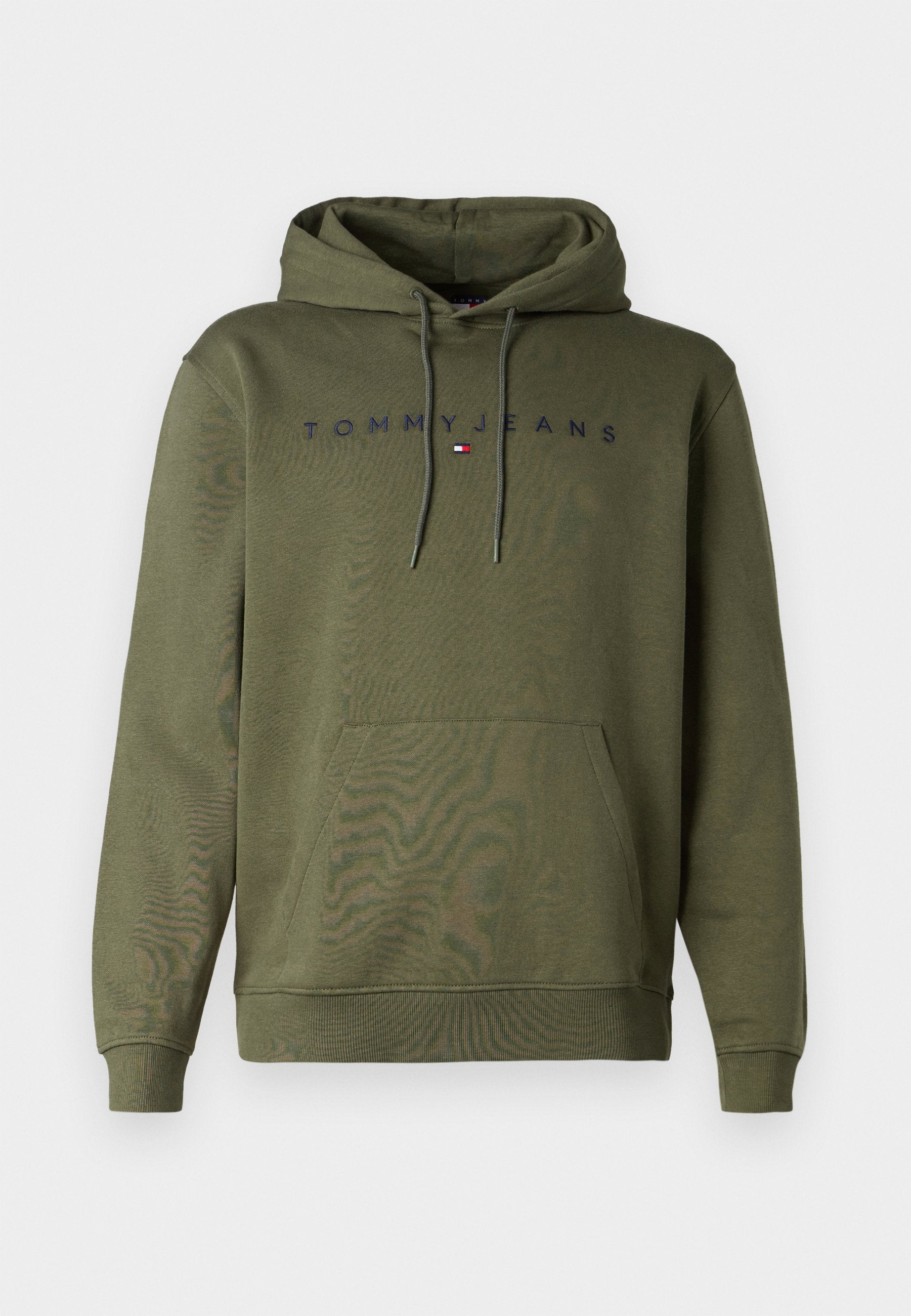 Olivgrüner Kapuzenpullover mit einer Kängurutasche, Kordeln und einem navyblauen "TOMMY JEANS"-Logo auf der Brust. Rippbündchen und -saum. Weicher Stoff.