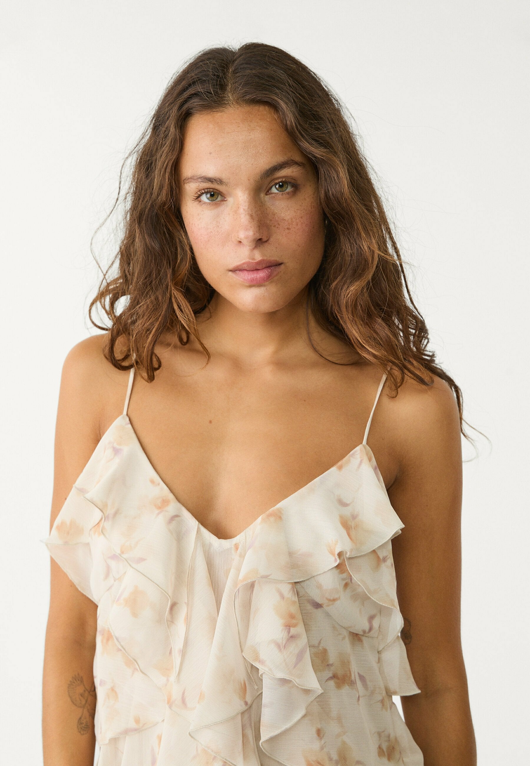 Stradivarius FLOWING  WITH RUFFLES