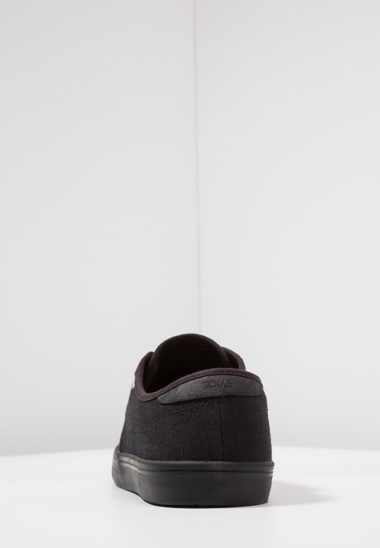 TOMS CARLO