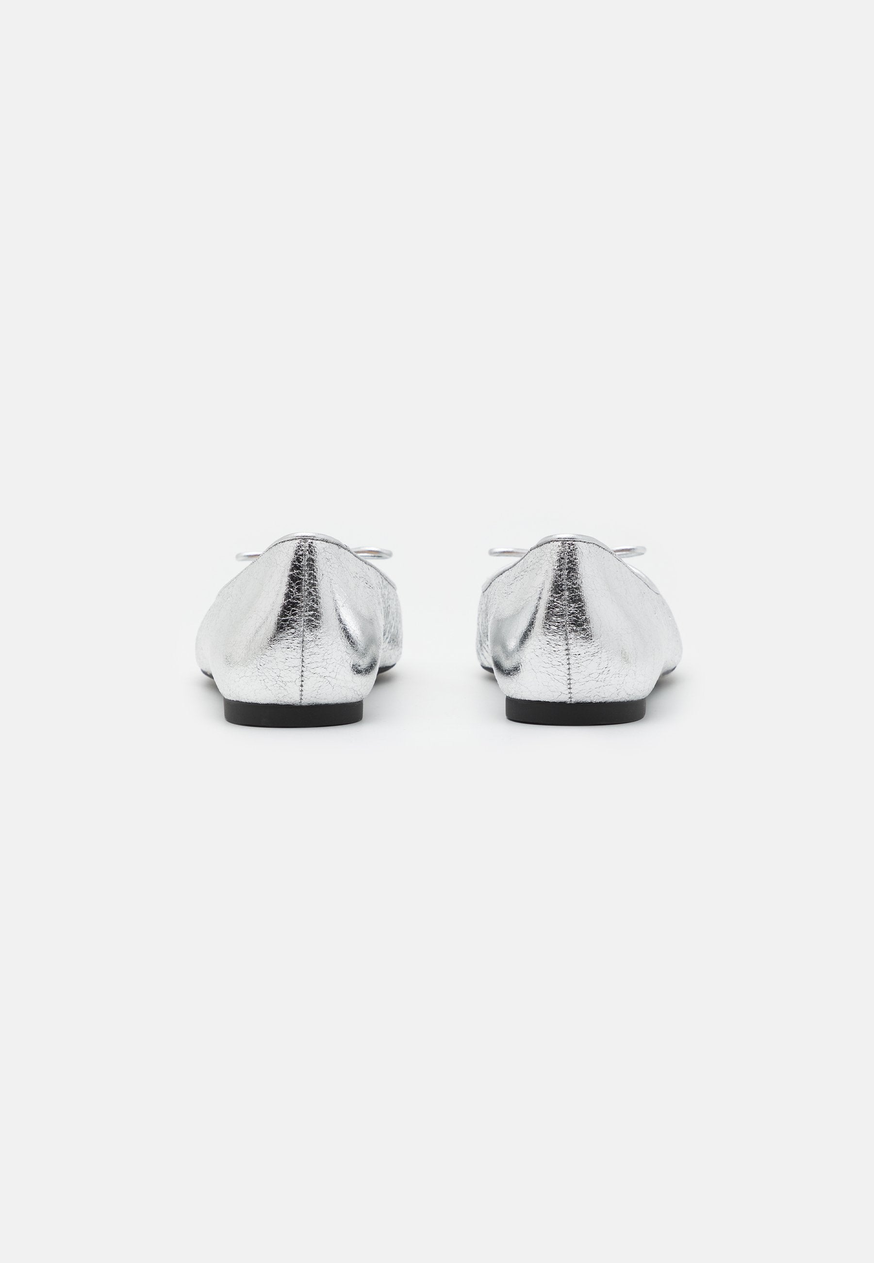 MICHAEL Michael Kors NORI FLAT
