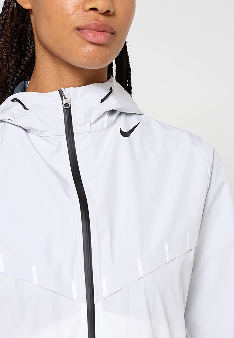 Nike Performance