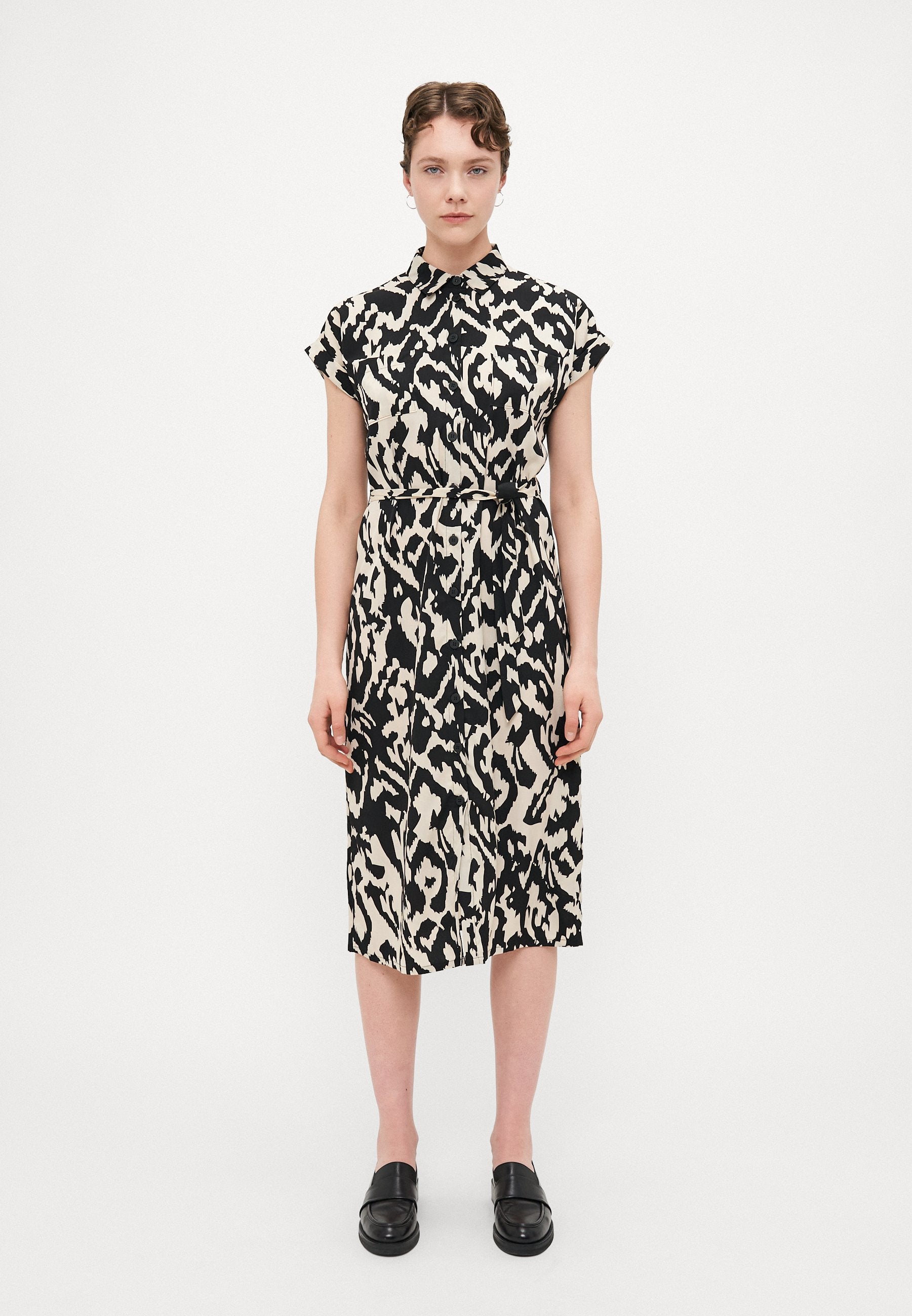 ONLHANNOVER SHIRT DRESS Media 3