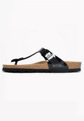Schwarze lackierte Flip-Flop-Sandale mit Korkfußbett, verstellbarem Schnallenriemen und strukturiertem Gummisohle mit Logo-Akzent.