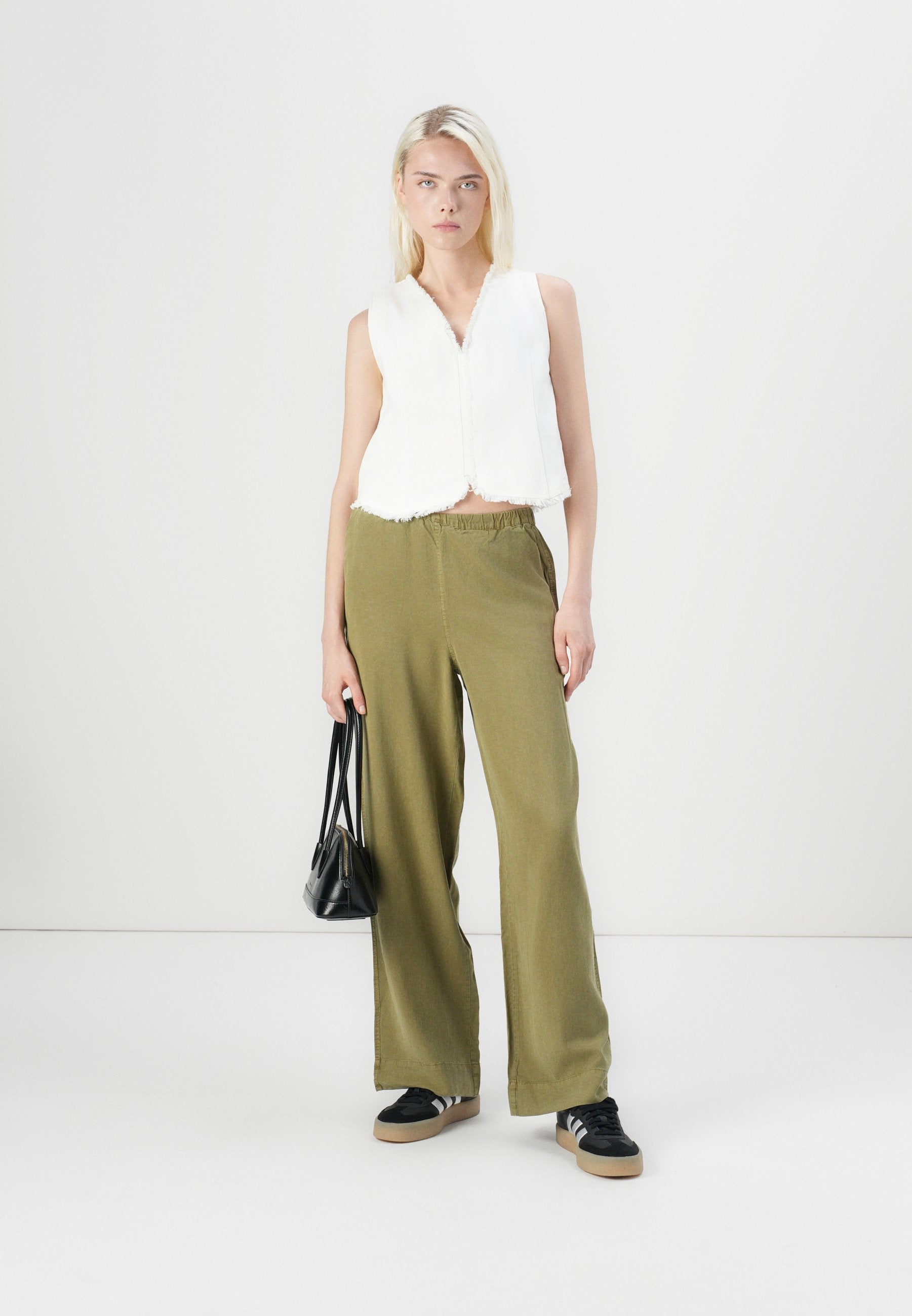 PARFOIS VEST ELPHABA