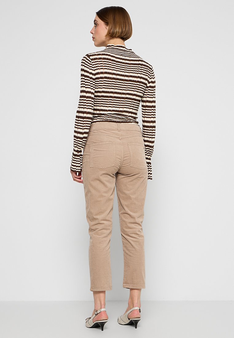 SLIM FIT Media 3