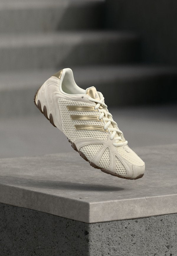 adidas Originals GHOST SPRINT - Trainers - off white/tech metallic/earth strata