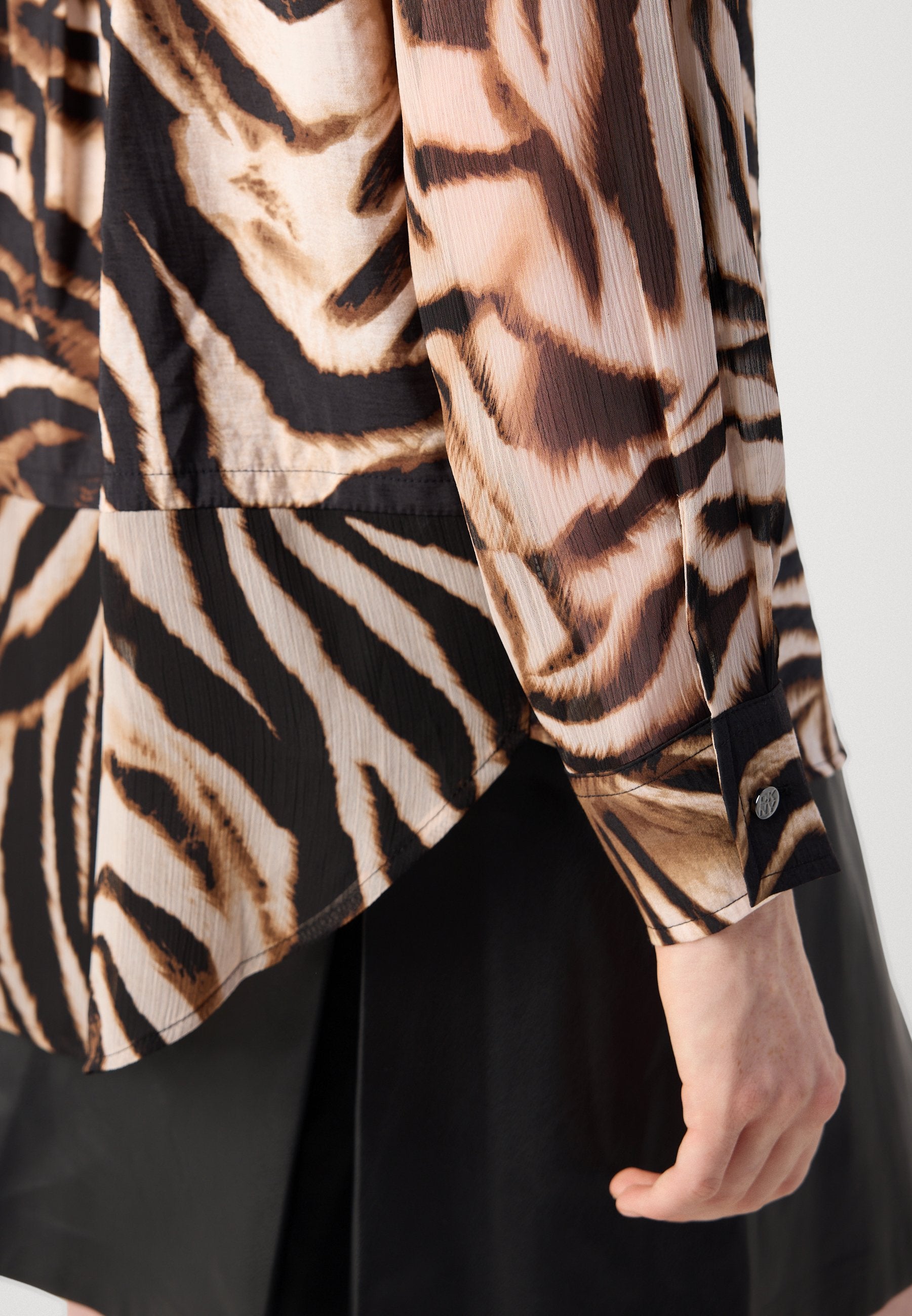 DKNY PRINTED FRONT SHIRT