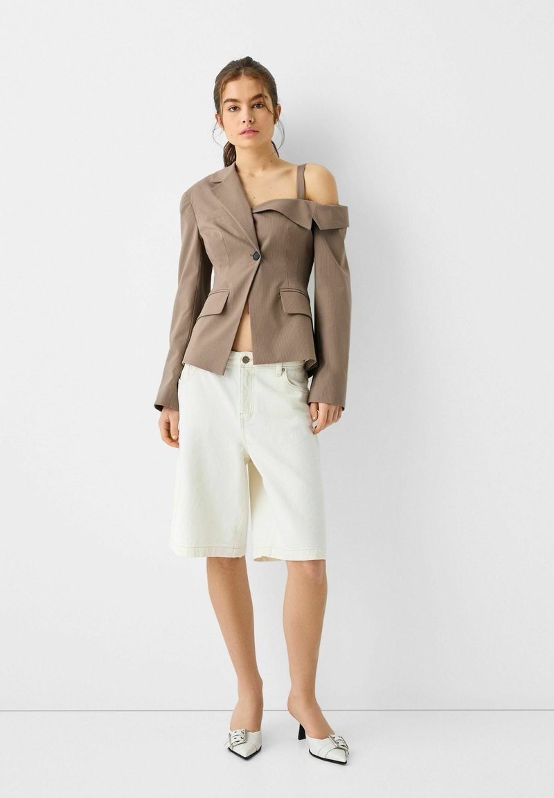 ASYMMETRIC WITH STRAP Media 1